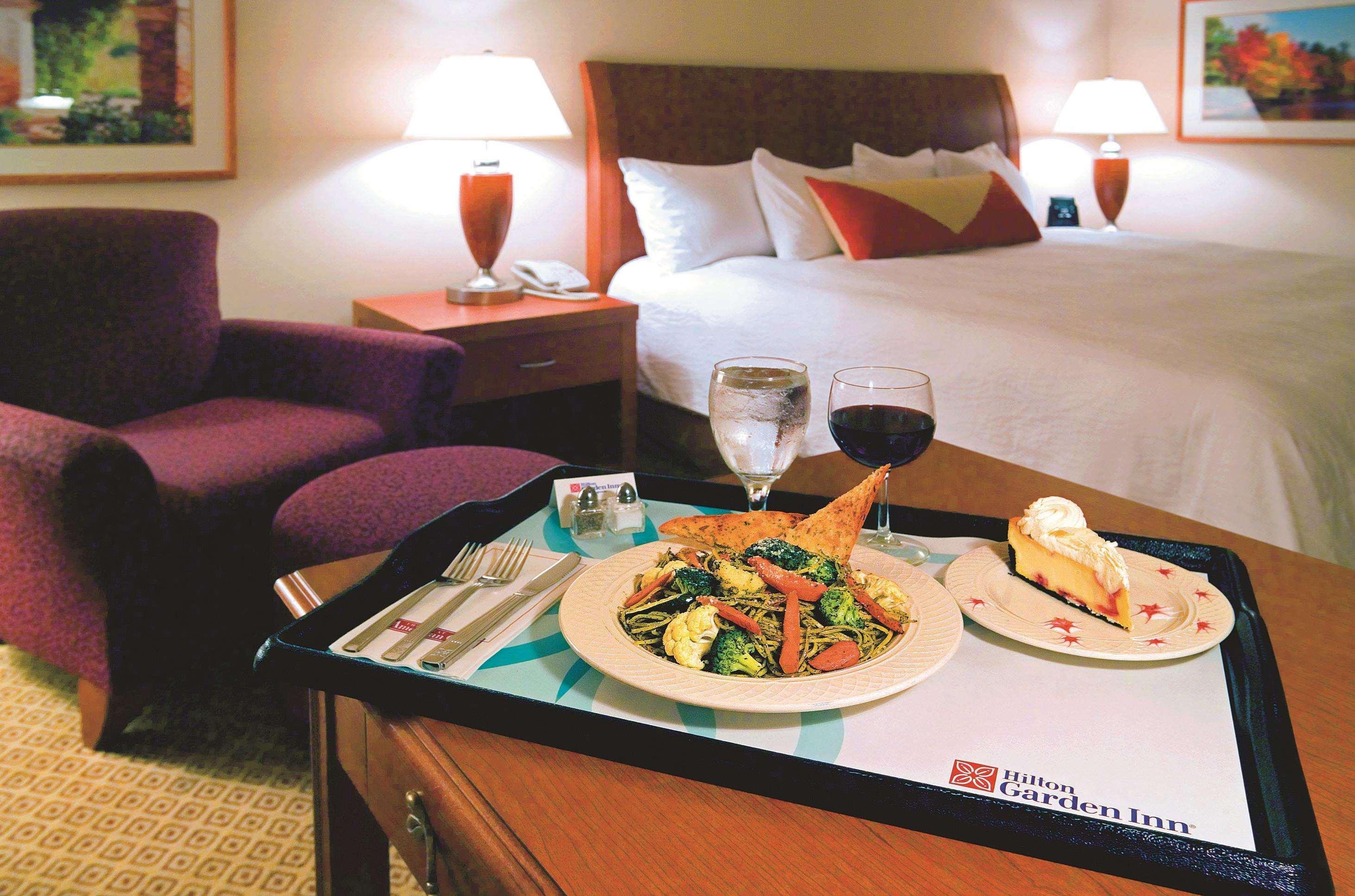 Hilton Garden Inn Newport News Eksteriør billede