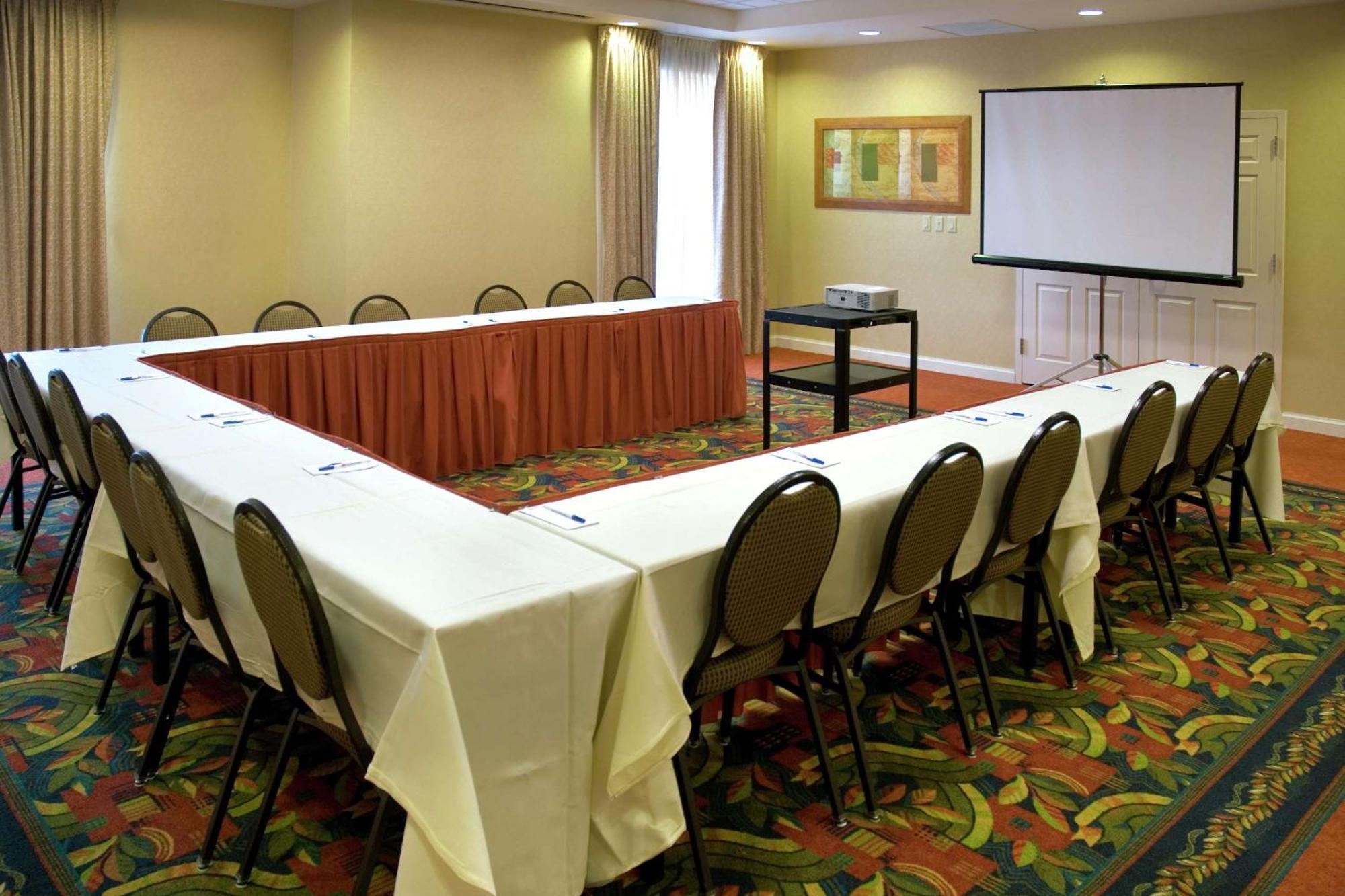 Hilton Garden Inn Newport News Eksteriør billede