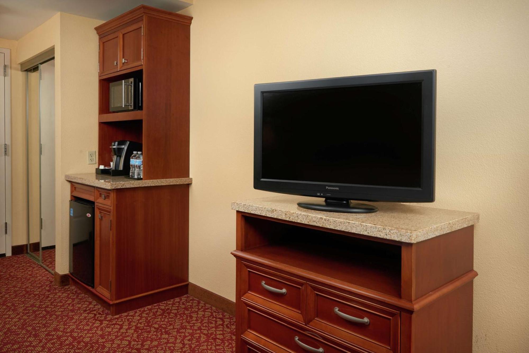 Hilton Garden Inn Newport News Eksteriør billede